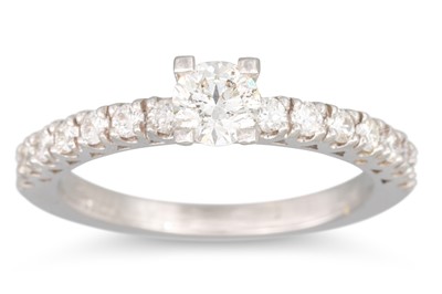 Lot 273 - A DIAMOND SOLITAIRE RING, the brilliant cut...