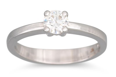 Lot 277 - A DIAMOND SOLITAIRE RING, the brilliant cut...