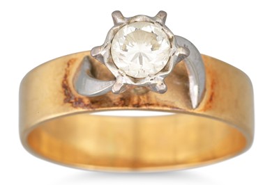 Lot 70 - A DIAMOND SOLITAIRE RING, the round brilliant...