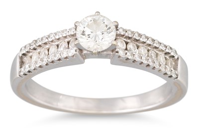 Lot 174 - A DIAMOND SOLITAIRE RING, the brilliant cut...