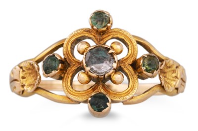 Lot 81 - AN ANTIQUE GOLD GEM SET RING, of openwork...