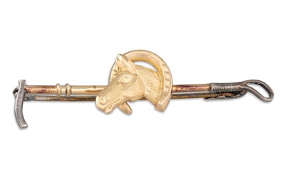 Lot 86 - AN ANTIQUE GOLD HUNTING BROOCH, applied horse...