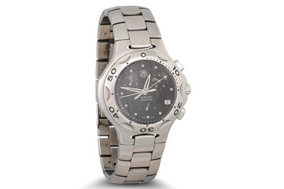 Lot 337 - A MID SIZE TAG HEUER WRISTWATCH, Kerum...
