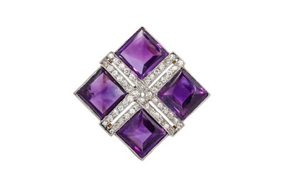 Lot 127 - AN ANTIQUE AMETHYST AND DIAMOND BROOCH, set...
