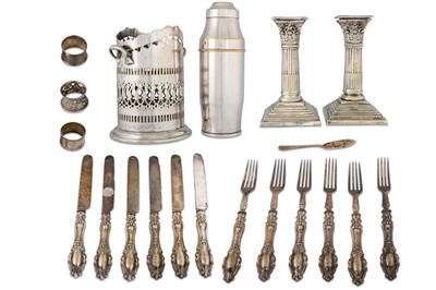 Lot 406 - A VINTAGE IRISH SILVER NAPKIN RING, in the...