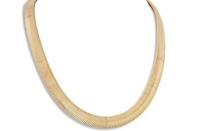 Lot 131 - A 9CT GOLD FLAT CHOKER NECKLACE, 56 g.