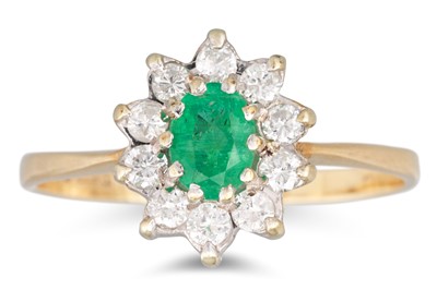 Lot 99 - AN EMERALD AND DIAMOND CLUSTER RING, mounted...