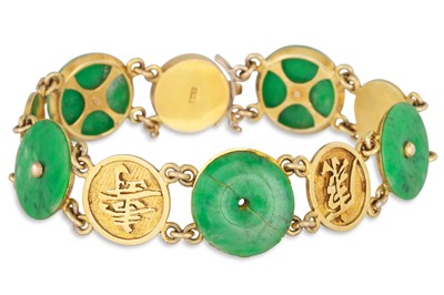 Lot 28 - A 9CT GOLD JADE BRACELET, circular jade disks...