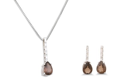 Lot 36 - A DIAMOND AND SMOKY QUARTZ PENDANT, mounted in...