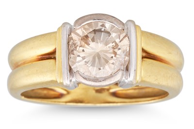Lot 52 - A DIAMOND SOLITAIRE RING, the round brilliant...