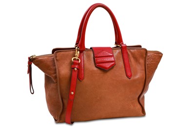 Lot 195 - A MARC JACOBS TOP HANDLE HANDBAG, the tan...