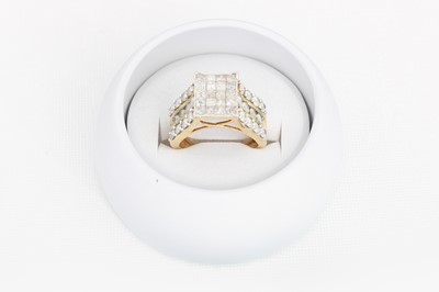Lot 159 - A DIAMOND CLUSTER RING, mounted in 9ct gold....