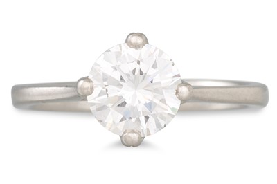 Lot 320 - A SOLITAIRE DIAMOND RING, the brilliant cut...