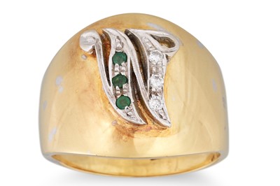 Lot 74 - A VINTAGE GEM SET 18CT GOLD RING, initial 'W'...