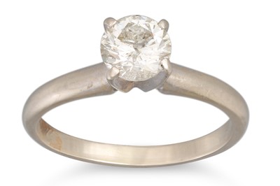 Lot 46 - A DIAMOND SOLITAIRE RING, the brilliant cut...