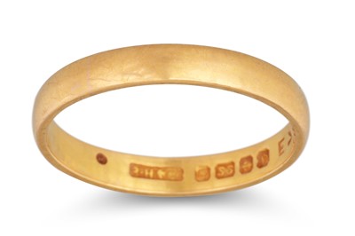 Lot 45 - A 22CT GOLD BAND RING, 3.1 g. size O