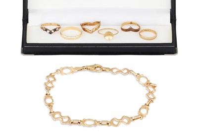 Lot 47 - A 9CT GOLD BRACELET, together with six rings,...