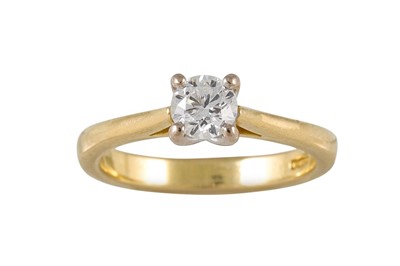 Lot 375 - A DIAMOND SOLITAIRE RING, the round brilliant...