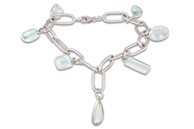 Lot 122 - AN AQUAMARINE BRACELET, comprising of 18ct...