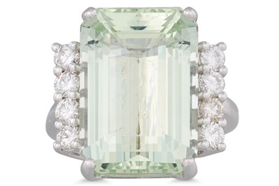 Lot 125 - AN AQUAMARINE AND DIAMOND RING, the...