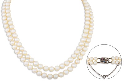 Lot 163 - A SET OF VINTAGE DOUBLE STRANDED CULTURED...