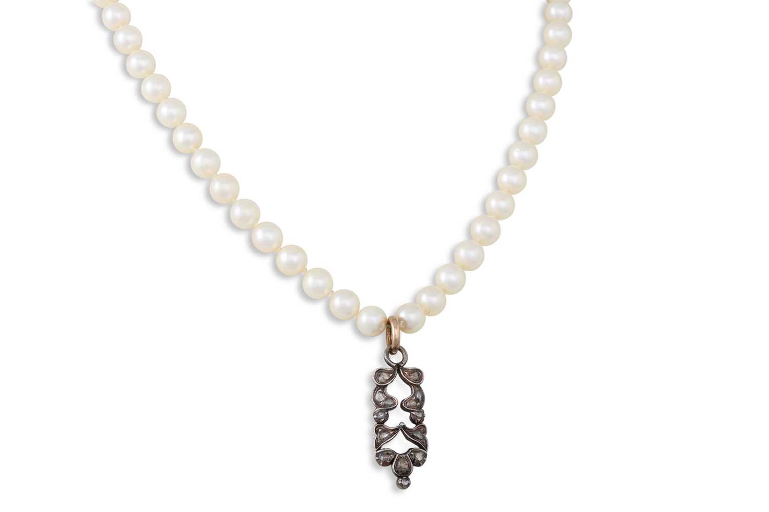 Lot 9 - A SET OF CULTURED PEARLS, with diamond set...