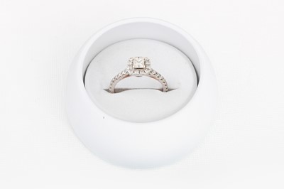Lot 101 - A DIAMOND CLUSTER RING, the princess cut...