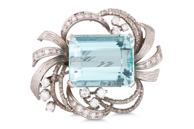 Lot 111 - A VINTAGE AQUAMARINE AND DIAMOND BROOCH, the...