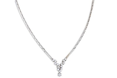 Lot 114 - A DIAMOND NECKLACE, the brilliant cut diamonds...