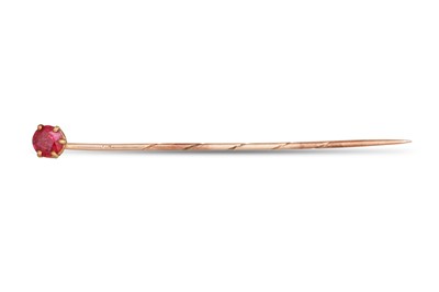 Lot 119 - A RUBY SET TIE PIN, mounted in 9ct gold