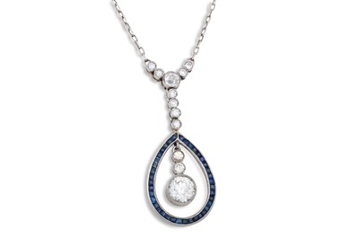 Lot 106 - AN EDWARDIAN DIAMOND AND SAPPHIRE DROP PENDANT,...