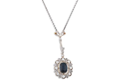 Lot 108 - AN EDWARDIAN SAPPHIRE AND DIAMOND CLUSTER...
