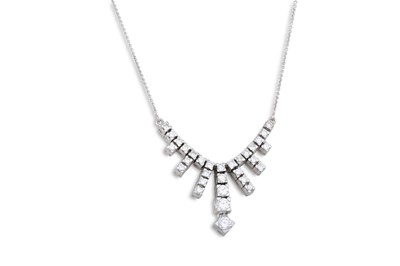 Lot 109 - A VINTAGE DIAMOND FRINGE NECKLACE, the...