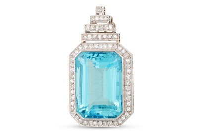 Lot 140 - AN AQUAMARINE AND DIAMOND PENDANT, the...