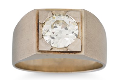 Lot 156 - A VINTAGE DIAMOND SOLITAIRE RING, the old cut...