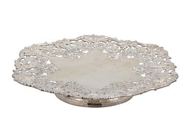 Lot 540 - A FINE QUALITY PRE-WAR SILVER COMPORT OF...