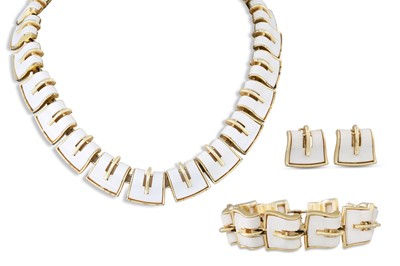Lot 3 - A VINTAGE LISNER LUCITE PARURE SET, shaped...