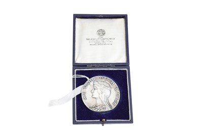 Lot 443 - A CASED 1932 IRISH TAILTEANN GAMES SILVER...