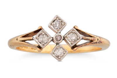 Lot 9 - A VINTAGE DIAMOND SET RING, quatrefoil design,...