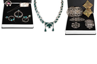 Lot 3 - AN INTERESTING COLLECTION OF COSTUME JEWELLERY,...