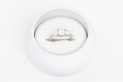 Lot 126 - A DIAMOND THREE STONE RING, the centre radiant...