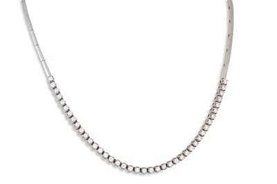 Lot 259 - A DIAMOND SET NECKLACE, the brilliant cut...