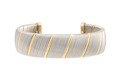 Lot 324 - A VINTAGE CARTIER 'OR ET ACIER' BANGLE, in...