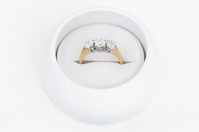 Lot 43 - A THREE STONE DIAMOND RING, mounted in 18ct...