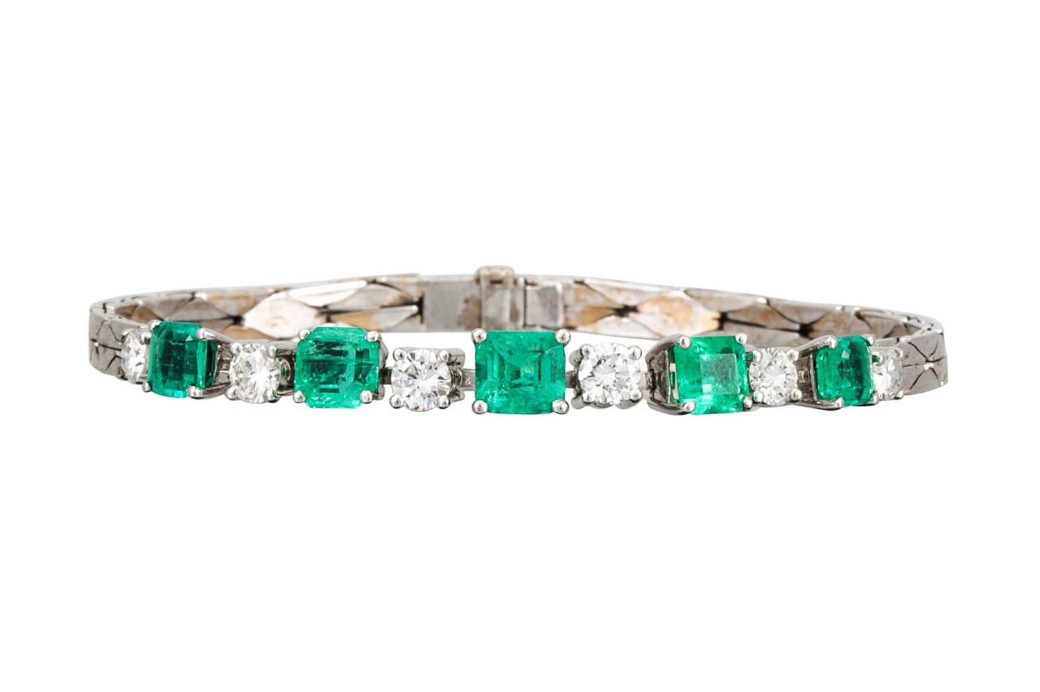 Lot 84 - A DIAMOND AND EMERALD BRACELET, set with five...