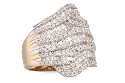 Lot 240 - A DIAMOND CLUSTER RING, large proportion, set...