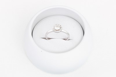 Lot 71 - A DIAMOND HALO SET RING, mounted in white gold,...