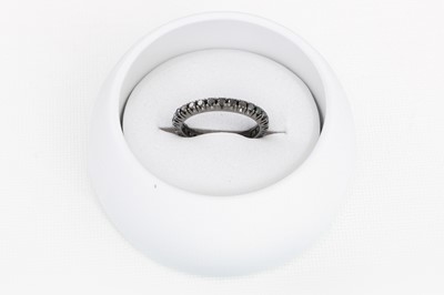 Lot 80 - A BLACK DIAMOND FULL ETERNITY RING, size K - L