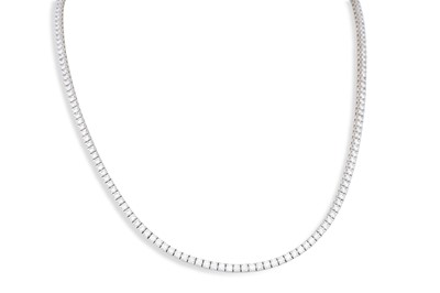 Lot 294 - A DIAMOND SET NECKLACE, the brilliant cujt...