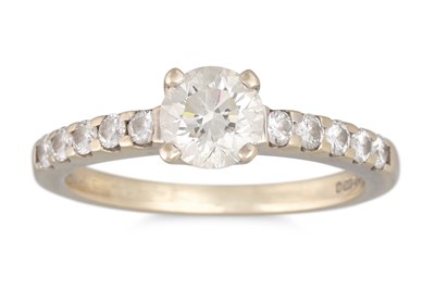 Lot 208 - A DIAMOND SOLITAIRE RING, the round brilliant...